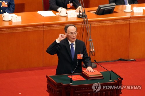 중국에 공들이는 아베…'시진핑 오른팔' 왕치산과 긴 회담 할듯