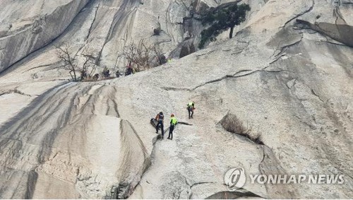 국립공원공단-서울시, 북한산 인수봉 낙석 위험지역 안전점검