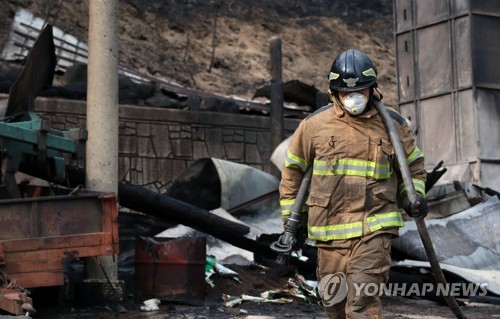 한국시리즈 1차전 잠실 마운드에 '산불 진압' 소방관 선다(종합)