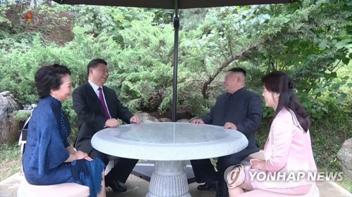 시진핑·김정은, 수교 70주년 상호 축전…'관계 발전' 강조