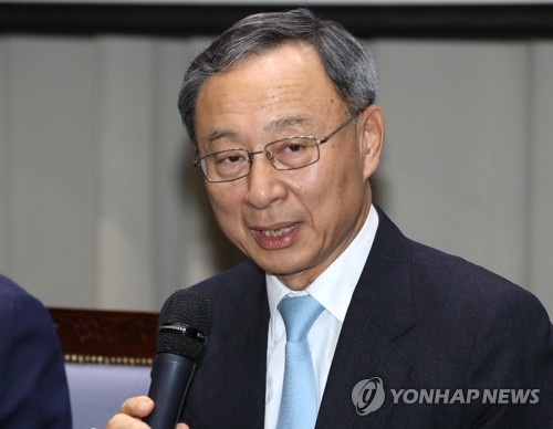 '배임 혐의' KT 황창규 회장 밤샘 조사…혐의 대체로 부인(종합)
