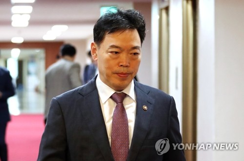 국회, 14개 상임위서 국감…법사위, '조국 사퇴' 법무부 감사