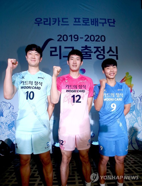 '봄 배구'에 진달래·개나리 필까? 남자팀 유니폼 눈길