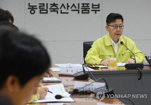김현수 장관, 일부 농가 반발에도 "돼지 수매·살처분 신속처리"