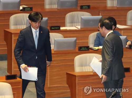  曺 "국민들 검찰개혁 무산될까봐 촛불들어…불쏘시개 역할할 것"