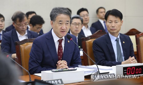 복지위서도 '조국 공방'…與 "정쟁 그만" 野 "재갈 물리기"