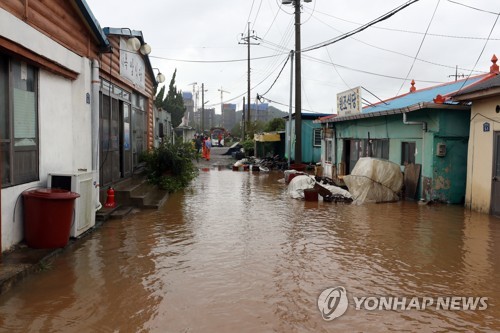 '미탁' 제주 할퀸 뒤 목포 근접…침수 등 피해 속출