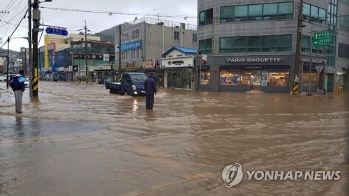 태풍 '미탁' 제주 서쪽 바다 통과…오후 10시 목포 상륙