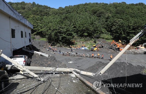 주택·식당 통째로 사라져…전쟁터 같은 부산 산사태 현장