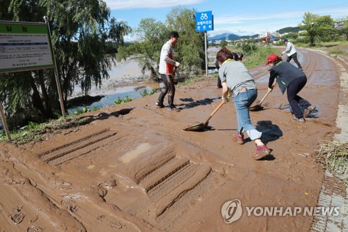 휴일 강타한 가을 태풍에 전국 쑥대밭…피해복구 안간힘