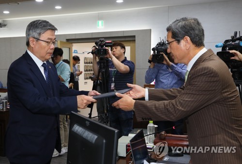 국회, 13개 상임위서 사흘째 국감…오늘도 치열한 '조국 대전'