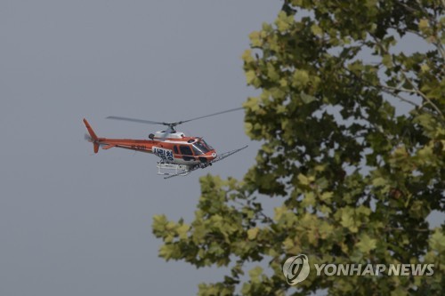 軍, DMZ-민통선 일대서 사흘째 '돼지열병 항공방역'