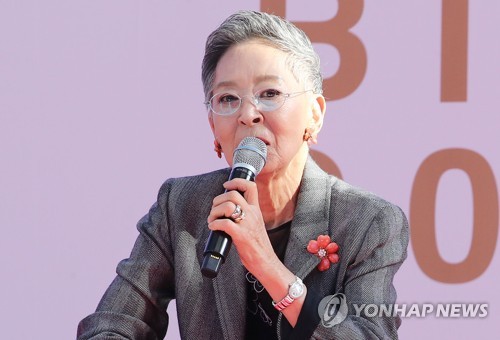 [부산영화제] 김지미 "여배우들, 자긍심 갖고 일류 연기자 됐으면"