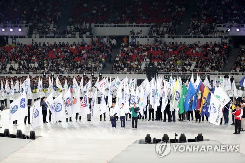 박지성·양예빈이 붙인 100번째 체전 성화…올림픽 전초전 시작