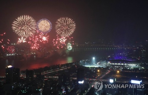 박지성·양예빈이 붙인 100번째 체전 성화…올림픽 전초전 시작