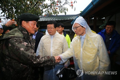 與, 강원도 태풍 피해현장서 "예비비 신속 지원…내일 당정협의"