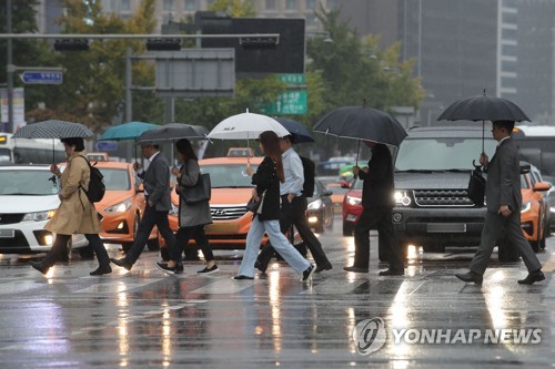 낮부터 중부지방 빗방울…밤에는 돌풍에 천둥·번개도