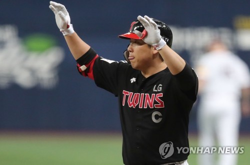 페게로도 쳤다…LG, 김현수만 터지면 된다