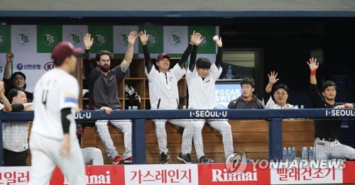 '뉴트로'로 전성기 재현 발판 마련한 LG, 희망을 쐈다