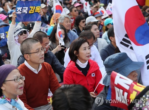 보수단체 '文대통령·조국 규탄' 서울 도심 대규모 집회