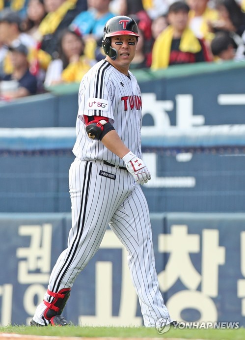 페게로도 쳤다…LG, 김현수만 터지면 된다