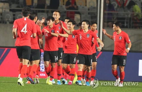 '간단·정확·효율' 축구 선보인 태극전사…밀집수비 뚫기 정석