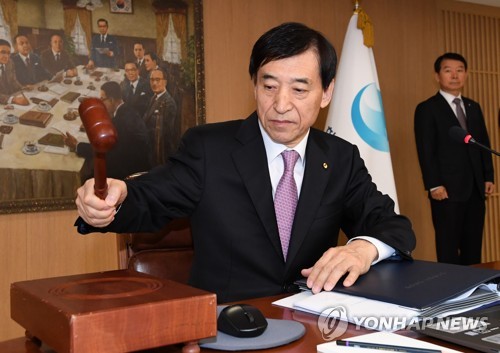 한은 "성장률 전망경로 하회 예상…금리인하 효과 지켜볼 것"