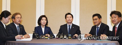 '공수처 여론전'…與 "국민 명령" vs 한국당 "문재인 게슈타포"