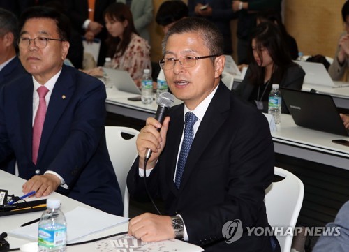 黃, 유승민 '회동 용의' 발언에 "필요시 대화…우파 함께해야"