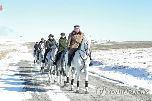 北신문 "美, 고분고분하지 않으면 제재…겁먹고 양보하면 망해"