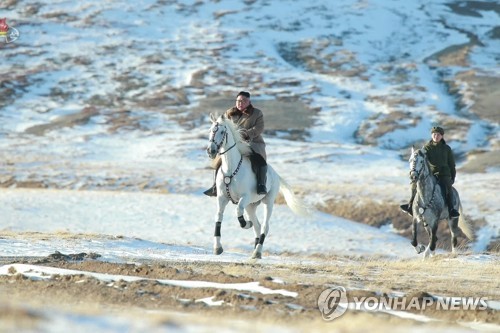 北신문 "민족자존은 굶어도 지켜야 할 명줄"…자력갱생 강조