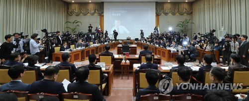 석달 만에 뒤바뀐 윤석열에 대한 시선…야 '지지' vs 여 '우려'