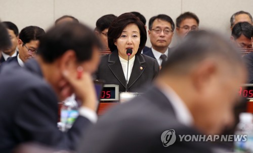 산업위, 주 52시간제 확대적용 논란…골목상권 보호대책 도마