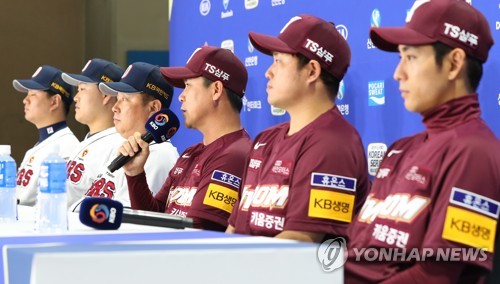 이정후 "10년 전 아버지가 우승한 KS…MVP 생각 안 해"