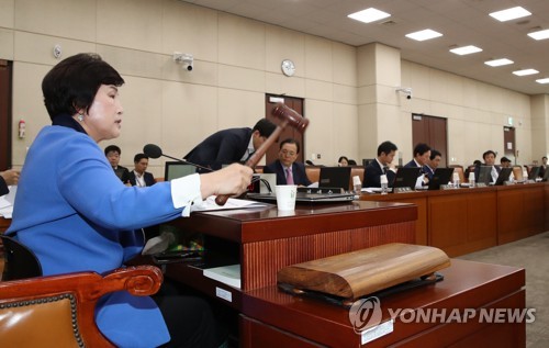 행안위, '과거사위 활동 재개법' 진통 끝 처리…한국당 불참