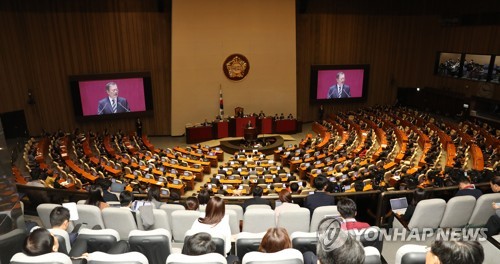 文대통령 "권력형비리 엄정 사정했다면 국정농단 없었을 것"