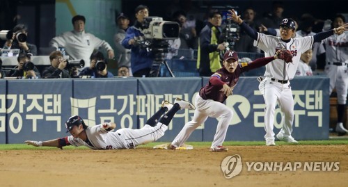 '잠실 외야를 꽉 채운' 정수빈 "열심히 뛰니까 공이 잡히던데요"