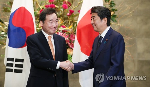 "文대통령, 아베에 정상회담 권유 친서…日, 11월에는 보류"