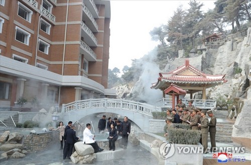 김정은, 양덕군 온천지구 시찰…"자본주의 금강산과 대조적"