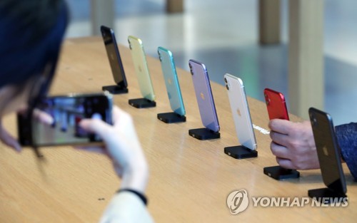 아이폰11 오늘 출시…LTE폰 '예상외 선전' 이어갈까(종합)