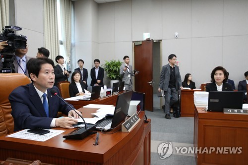 국회 운영위도 '조국 국감'…曺일가 인권침해 여부 도마 위에