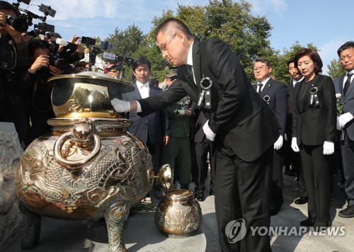 황교안 "대통령 리더십 상실…박정희 정신 배워야"