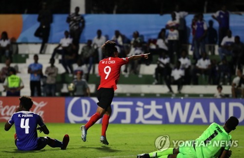 '엄지성·최민서 골·골' 한국, U-17 월드컵서 아이티 2-1 제압(종합)