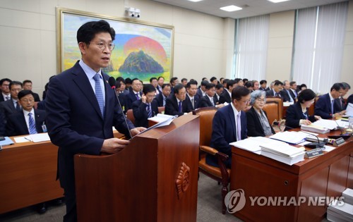 국조실장 "日 '제3국 중재위' 제안 응하지 않을것…해법 고민"