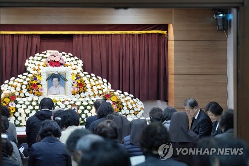 남천성당 주변 애도 분위기…신도 등 제한적 조문 행렬