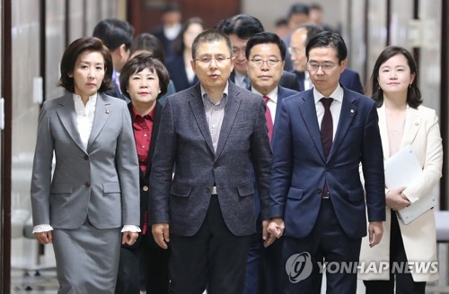 한국당, 윤창현·김용하·이진숙·김성원 등 8명 영입 발표(종합)
