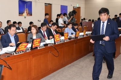 한국당 "한상혁 방통위원장은 방송계의 '조국'…사퇴하라"