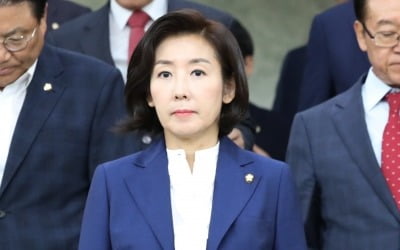 한국당 "조국 장관 법무부장관 권한행사 안돼" 헌법소원 제기