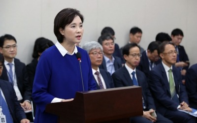 유은혜 "조국 서울대 복직, 국민 정서 맞지 않아 안타까워"