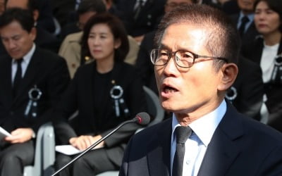 김문수 "따님 구하겠다"…박정희 40주기 추도사 낭독